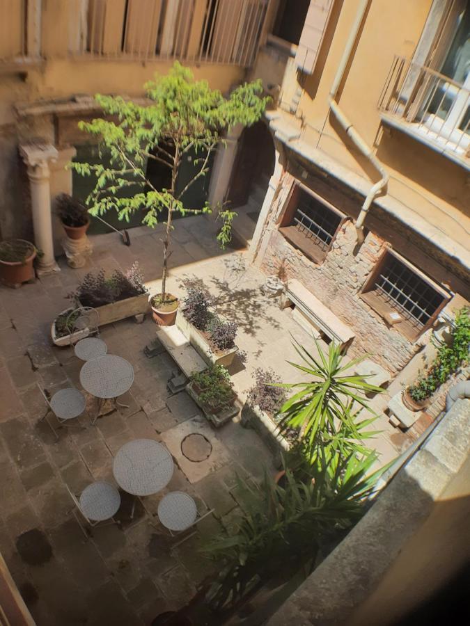Apartamento com Varanda