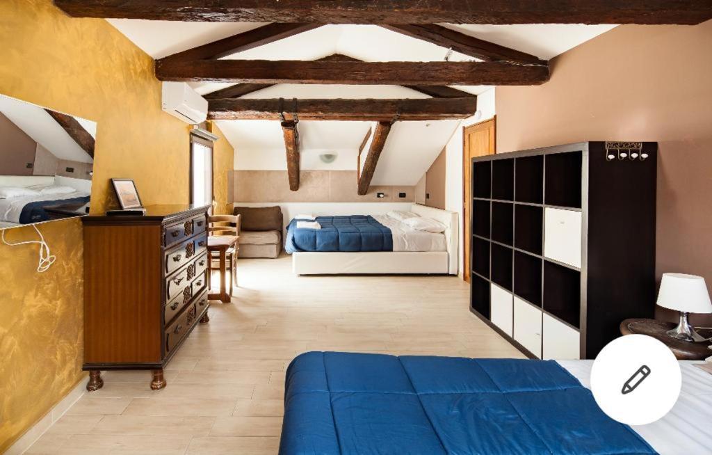 Quarto Triplo com Casa de Banho Privada Externa