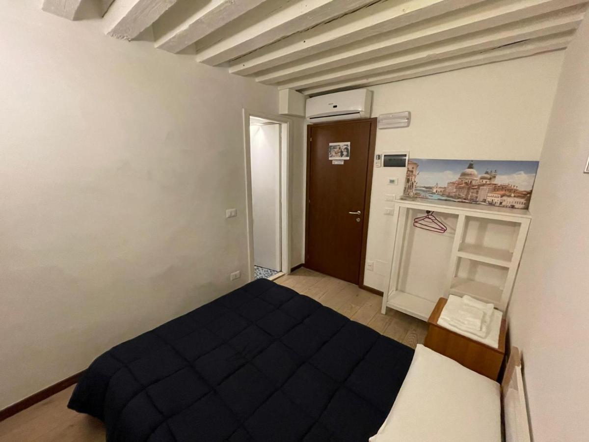 Quarto Individual com Casa de Banho Privativa