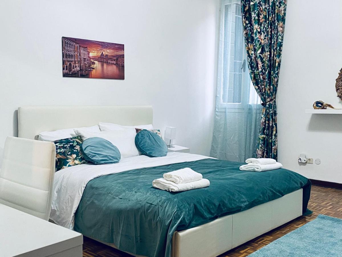 Quarto Queen com Casa de Banho Partilhada
