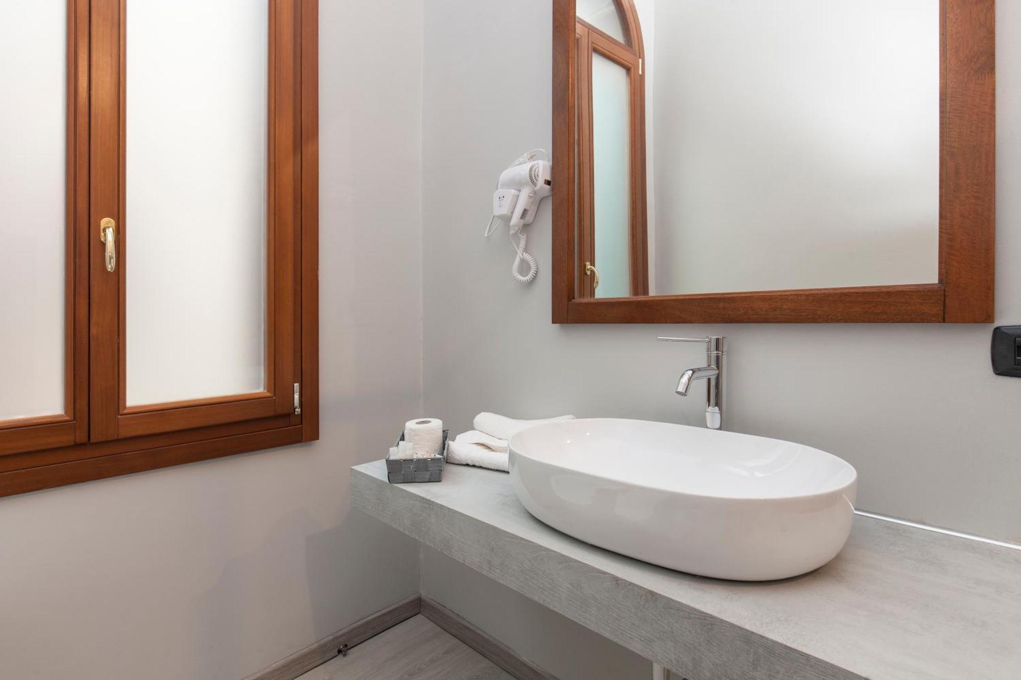 Single Room Private Bathroom