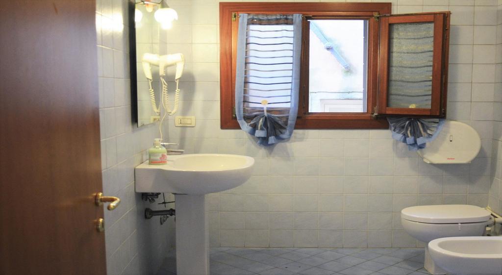 Quarto Triplo com Casa de Banho Partilhada
