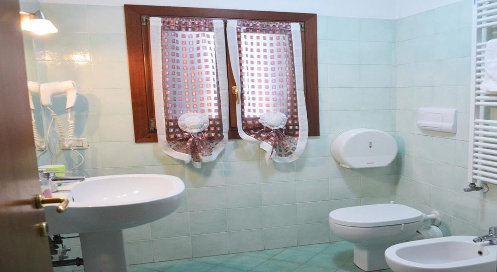 Quarto Duplo com Casa de Banho Partilhada