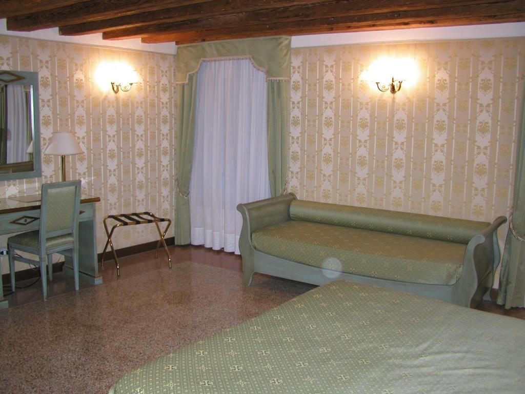 Junior Suite Canal View