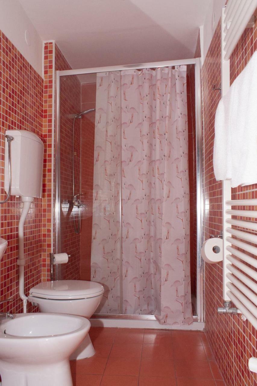 Quarto Duplo Económico com Casa de Banho Partilhada