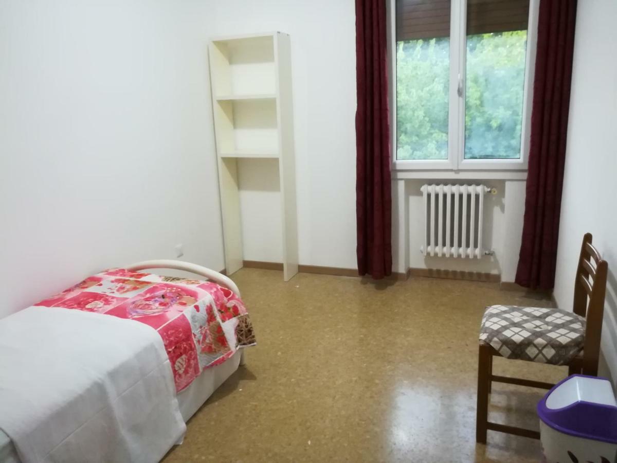 Quarto Individual com Casa de Banho Partilhada