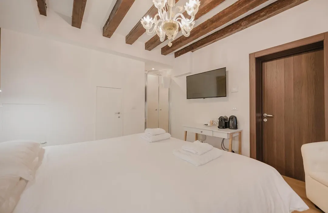 Rialto Suite 707-1
