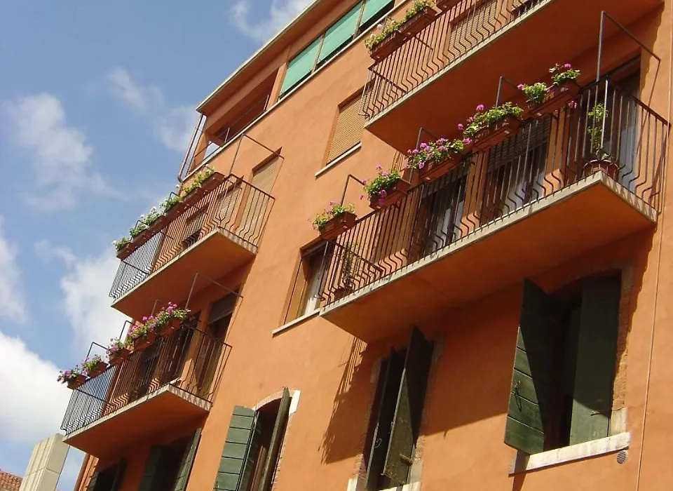 Guesthouse Alloggi Agli Artisti-1