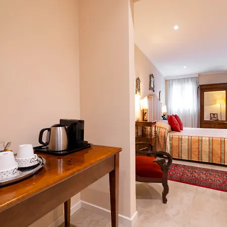 Palazzo Schiavoni Residenza D'Epoca & Suite-Apartments-2