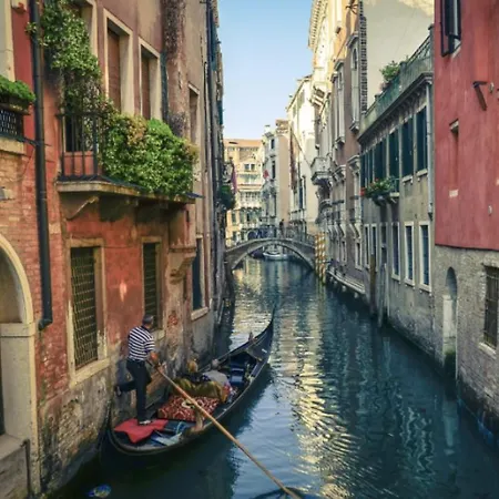 B&B Al Teatro With Canal View-2